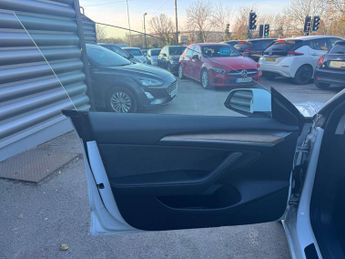 TESLA MODEL 3 Model 3 Standard Range + 4dr