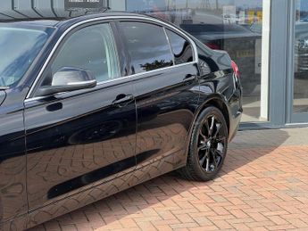 BMW 3 SERIES 2.0 320d Luxury Auto 4dr