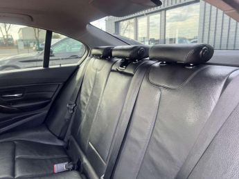 BMW 3 SERIES 2.0 320d Luxury Auto 4dr