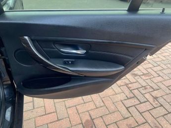 BMW 3 SERIES 2.0 320d Luxury Auto 4dr
