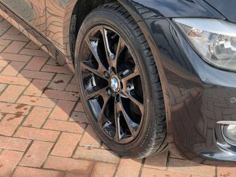 BMW 3 SERIES 2.0 320d Luxury Auto 4dr
