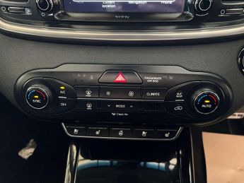 KIA SORENTO 2.2 Sorento KX-4 CRDi ISG 4x4 Auto 4WD 5dr