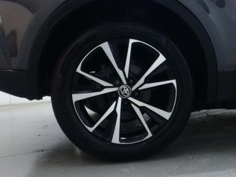 TOYOTA C-HR 2.0 VVT 13.6kWh Design SUV 5dr Petrol Plug-in Hybrid CVT Euro 6 