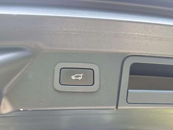 LAND ROVER RANGE ROVER VELAR 2.0 Range Rover Velar R-Dynamic S P250 Auto 4WD 5dr