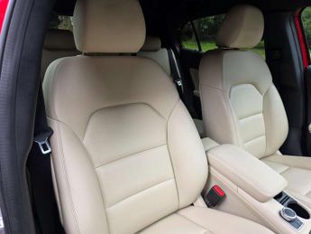 MERCEDES-BENZ GLA 2.0 GLA250 SE Executive 4Matic Auto 4WD 5dr