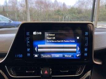 TOYOTA C-HR 1.8 C-HR-Dynamic HEV CVT 5dr