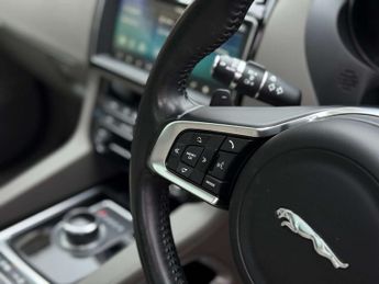 JAGUAR F-PACE 2.0 F-Pace Portfolio AWD D Auto 4WD 5dr