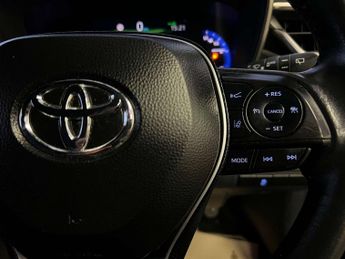 TOYOTA COROLLA 1.8 Corolla Design HEV CVT 5dr