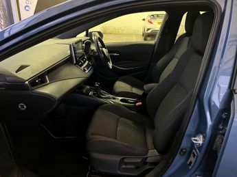 TOYOTA COROLLA 1.8 Corolla Design HEV CVT 5dr