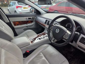 JAGUAR XF 3.0 XF Premium Luxury V6 Auto 4dr