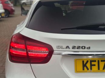 MERCEDES-BENZ GLA 2.1 GLA 220 AMG Line Premium D 4Matic Auto 4WD 5dr