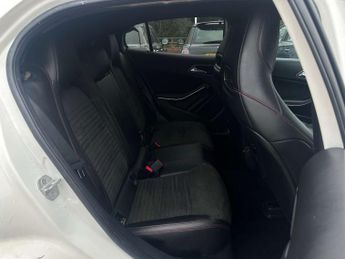 MERCEDES-BENZ GLA 2.1 GLA 220 AMG Line Premium D 4Matic Auto 4WD 5dr