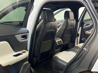 Jaguar F-PACE 2.0 F-Pace R-Sport AWD D Auto 4WD 5dr 2 KEYS + S/HISTORY + NEW M