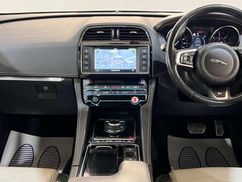 Jaguar F-PACE 2.0 F-Pace R-Sport AWD D Auto 4WD 5dr 2 KEYS + S/HISTORY + NEW M