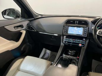 Jaguar F-PACE 2.0 F-Pace R-Sport AWD D Auto 4WD 5dr 2 KEYS + S/HISTORY + NEW M