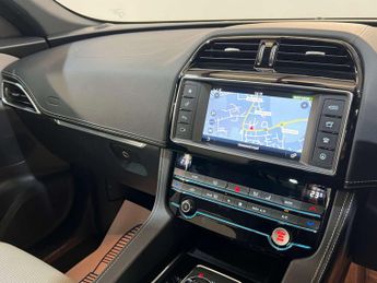 Jaguar F-PACE 2.0 F-Pace R-Sport AWD D Auto 4WD 5dr 2 KEYS + S/HISTORY + NEW M