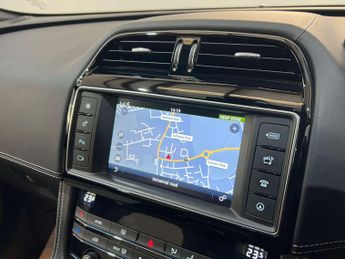 Jaguar F-PACE 2.0 F-Pace R-Sport AWD D Auto 4WD 5dr 2 KEYS + S/HISTORY + NEW M