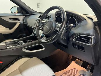 Jaguar F-PACE 2.0 F-Pace R-Sport AWD D Auto 4WD 5dr