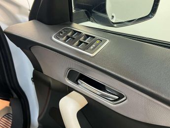 Jaguar F-PACE 2.0 F-Pace R-Sport AWD D Auto 4WD 5dr 2 KEYS + S/HISTORY + NEW M