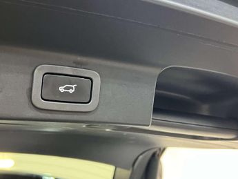 Jaguar F-PACE 2.0 F-Pace R-Sport AWD D Auto 4WD 5dr 2 KEYS + S/HISTORY + NEW M