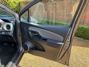 TOYOTA YARIS 1.5 Yaris Icon TSS Hybrid VVT-i CVT 5dr