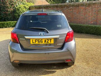 TOYOTA YARIS 1.5 Yaris Icon TSS Hybrid VVT-i CVT 5dr