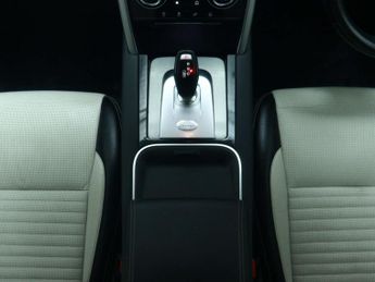 LAND ROVER DISCOVERY SPORT 2.0 P250 MHEV R-Dynamic SE SUV 5dr Petrol Auto 4WD Euro 6 (s/s) 