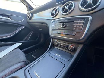 MERCEDES-BENZ GLA 2.0 GLA 250 4Matic AMG Line Automatic 4WD 5dr - NATIONAL DELIVER