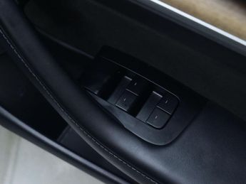 TESLA MODEL 3 (Dual Motor) Long Range Saloon 4dr Electric Auto 4WDE (346 ps)