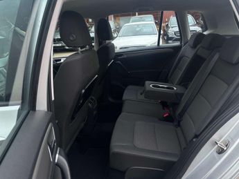 VOLKSWAGEN GOLF SV 1.4 Golf SV SE TSi Semi-Auto 5dr