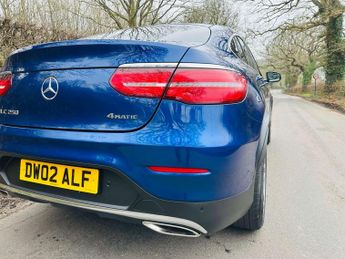 MERCEDES-BENZ GLC 2.0 GLC 250 AMG Line 4Matic Auto 4WD 5dr