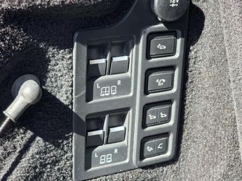 LAND ROVER DISCOVERY 3.0 Discovery Luxury HSE SD6 Auto 4WD 5dr