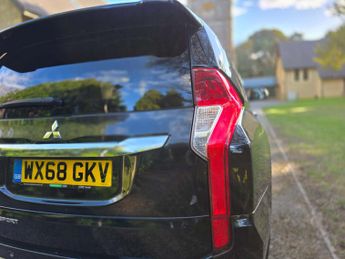 MITSUBISHI SHOGUN SPORT 2.4 Shogun Sport DI-D 4 Auto 4WD 5dr