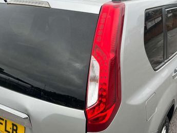 Nissan X-TRAIL 2.0 X-Trail Tekna dCi Auto 4WD 5dr