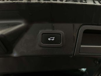 LAND ROVER RANGE ROVER VELAR 2.0 Range Rover Velar SE D240 Auto 4WD 5dr