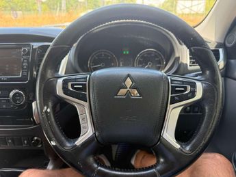 MITSUBISHI L200 2.4 L200 Barbarian DI-D 4WD