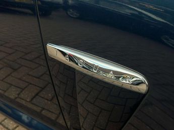 JAGUAR XF 2.2 XF Luxury D Auto 4dr