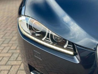 JAGUAR XF 2.2 XF Luxury D Auto 4dr