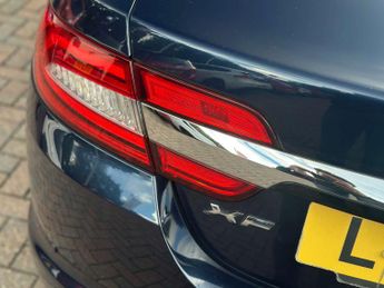 JAGUAR XF 2.2 XF Luxury D Auto 4dr