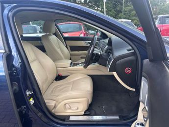 JAGUAR XF 2.2 XF Luxury D Auto 4dr