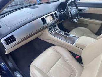 JAGUAR XF 2.2 XF Luxury D Auto 4dr
