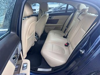 JAGUAR XF 2.2 XF Luxury D Auto 4dr