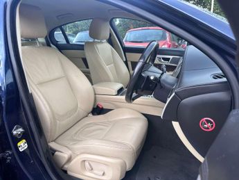 JAGUAR XF 2.2 XF Luxury D Auto 4dr