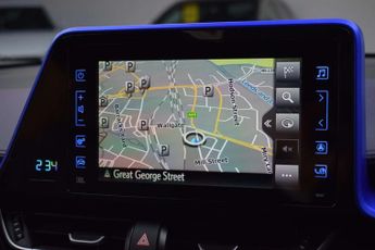 Toyota C-HR 1.8 C-HR-Dynamic HEV CVT 5dr