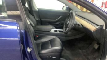 TESLA MODEL 3 Model 3 Standard Range + 4dr