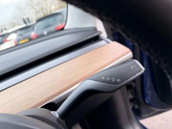 TESLA MODEL 3 Model 3 Standard Range + 4dr