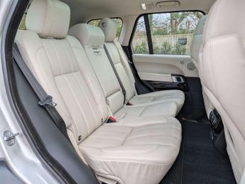 Land Rover Range Rover 3.0 Range Rover Vogue TDV6 Auto 4WD 5dr
