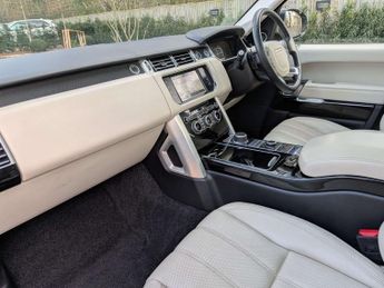 Land Rover Range Rover 3.0 Range Rover Vogue TDV6 Auto 4WD 5dr
