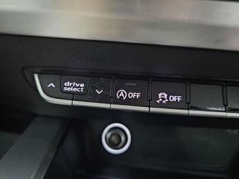 AUDI A4 Avant 2.0 TDI S line Estate 5dr Diesel S Tronic quattro Euro 6 (s/s) (