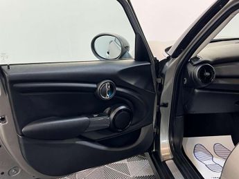 MINI HATCH 1.5 Cooper Classic Auto 5dr 2 KEYS + S/HISTORY + NEW MOT + AA AP